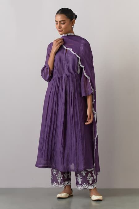 Buy Purple Chanderi Embroidered Thread Round Kurta Pant Set For Women by Ikshita Choudhary Online at Aza Fashions. Kurti Sets For Women, Diwali 2024, डिजाइनर कपड़े, Kurta Pant Set, Women Kurta, Simple Kurta Designs, A Line Kurta, Dress Design Patterns, Kurta Designs Women