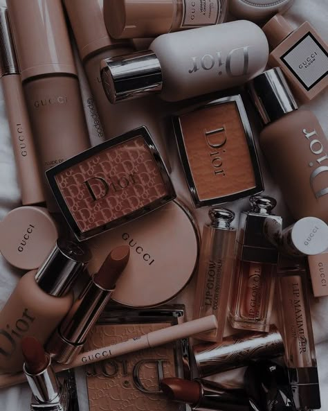 Expensive Makeup Aesthetic, Brown Makeup Aesthetic, Makeup Esthetic, Maquillage Aesthetic, Make Up Astethic, Makeup Aesthetic Wallpaper, Dark Brown Aesthetic, God Of Beauty, Emma Core