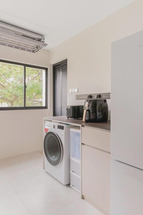 Want MORE Space? Try These 9 Space-Saving Carpentry Ideas | Qanvast Hdb Laundry Area, Urban Home Design, Tv Feature Wall, Bay Window Seat, Window Seat Storage, Kitchen Island On Wheels, Kitchen Peninsula, Built In Banquette, Latest Design Trends