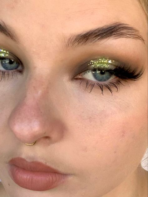 Army Green Makeup Looks, Hozier Makeup, Green Concert Makeup, Folklore Inspired Makeup, Desert Makeup Looks, Hozier Concert Makeup, Shrek Inspired Makeup, Bohemian Makeup Look, Tiana Makeup