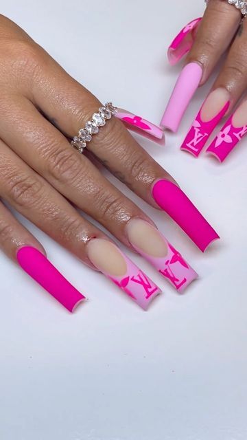 Lv Nails Designs, Lv Acrylic Nail Designs, Lv Acrylic Nails, Pink Lv Nails, Designer Nail Designs Lv, Black Louis Vuitton Nails, Lv Nails Louis Vuitton Pink, Hello Kitty Lv Nails, Nail Designs Hot Pink