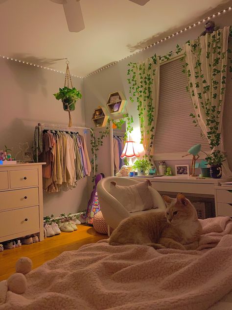 Dream Bedroom Pink Aesthetic, Aesthetic Shoe Storage Ideas, Danish Pink Room, Room Ideas Bedroom Pastel, Cat In Bedroom Aesthetic, Soft Indie Room Aesthetic, Bedroom Inspo Danish Pastel, Pastel Grunge Room, Pastel Kidcore Room