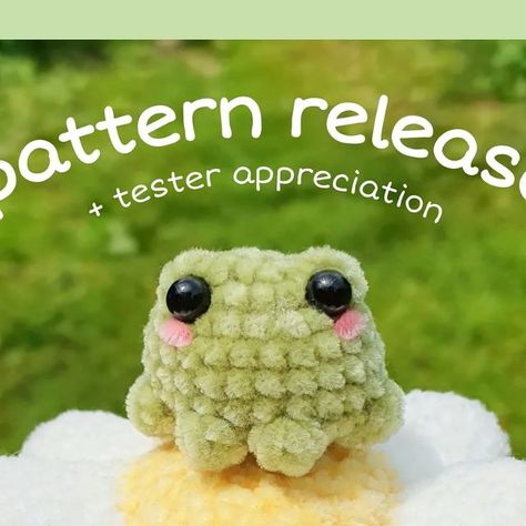 Cute Frog Sewing Pattern Free, Free Green Crochet Pattern, Crochet Frog Ideas, Crochet Frog Squishmallow Pattern Free, Blob Frog Crochet Pattern, Chubby Frog Crochet Pattern, No Sew Crochet Frog, No Sew Frog Crochet Pattern, Small Frog Crochet Pattern