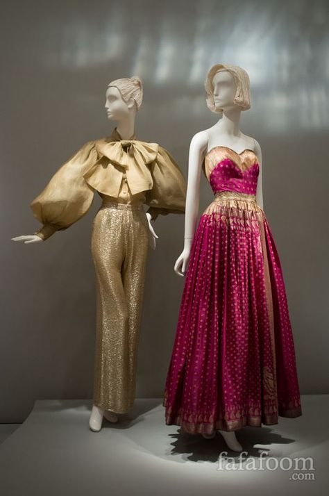 Left to right: Norman Norell, Evening ensemble, 1970-71. Mainbocher, Evening dress, 1950. Norman Norell, Sari Dress, Colour Blocking, Costume Collection, Vintage Gowns, Vintage Couture, 1970s Fashion, 1960s Fashion, Moda Vintage