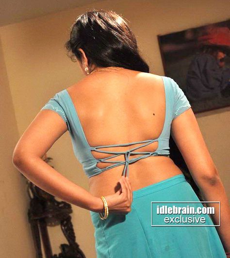 Risqué Waheeda loosens her noodle straps and sends temperatures soaring. Mallika Kapoor, Pooja Bedi, Celina Jaitley, Sonia Agarwal, Nikesha Patel, Prachi Desai, Bipasha Basu, Amy Jackson, Tamil Movies