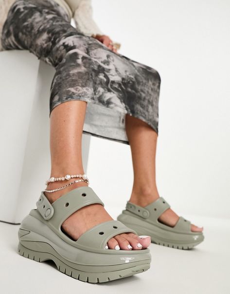 Crocs Heels Outfit, Chunky Crocs Outfit, Crocs Mega Crush Sandal Outfit, Mega Crush Crocs Outfit, Crocs Sandals Outfit, Crocs Styling, Crocs Mega Crush Sandal, Mega Crush Sandal, How To Style Crocs