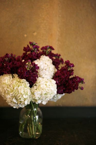 Hydrangea love the combination with the dark pink Maroon Centerpieces, Cheap Wedding Flowers, Maroon Wedding, Wedding Dresses Cinderella, Wedding Red, Cinderella Wedding, Diy Wedding Flowers, Wine Wedding, Clever Ideas