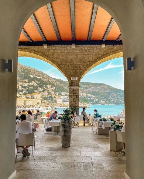 Dubrovnik Croatia Restaurants, Dubrovnik Photo Spots, Dubrovnik Instagram Spots, Dubrovnik Restaurant Old Town, Dubrovnik Croatia Photo Ideas, Dubrovnik Photo Ideas, Dubrovnik Aesthetic, Dubrovnik Croatia Aesthetic, Dubrovnik Restaurant