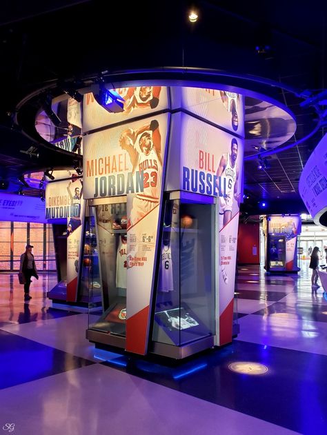 Michael Jordan and Bill Russell pillar at the Basketball Hall Of Fame. #basketball #halloffame #michaeljordan #jordan #chicagobulls #nba #basketball Basketball Hall Of Fame, Michael Jordan Chicago Bulls, Bill Russell, Michael Jordan Basketball, Snowboard Girl, Basketball Theme, Scottie Pippen, Amusement Park Rides, Jordan Basketball