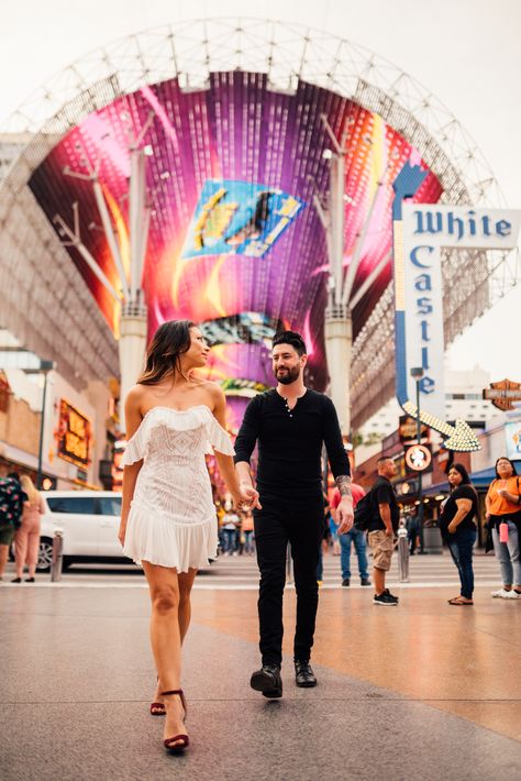 Vegas Photoshoot Couple, Downtown Vegas Photoshoot, Las Vegas Engagement Photoshoot, Vegas Strip Photoshoot, Vegas Couple Pictures, Laa Vegas, Vegas Couple, Vegas Engagement Photos, Vegas Pictures