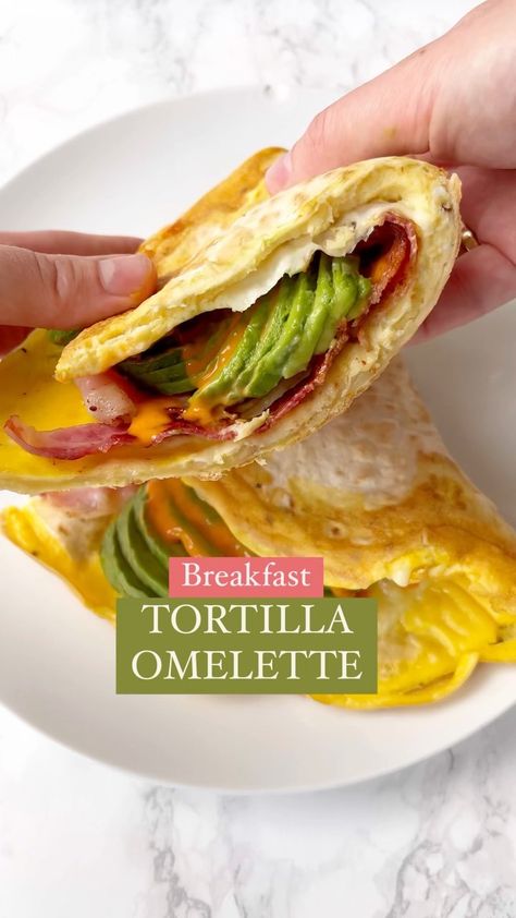 yummytitbitsbymagda on Instagram: ✨Breakfast Tortilla Omelette ✨ Ingredients: 1 tortilla 4 eggs pinch of salt and black pepper 4 slices of mozarella cheese 4 strips of… Tortilla Omelette, Omelette Tortilla, Easy Meals Healthy, Egg Omelette Recipe, Breakfast Tortilla, Best Egg Recipes, Healthy Cafe, Breakfast Omelette, Omelette Recipe