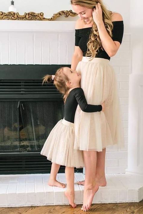 Mom Daughter Outfits, Mommy Daughter Outfits, Mother Daughter Fashion, Baby Mode, Mother Daughter Matching Outfits, Mom And Daughter Matching, Mother Daughter Outfits, Mother Daughter Dress, Mom Fashion