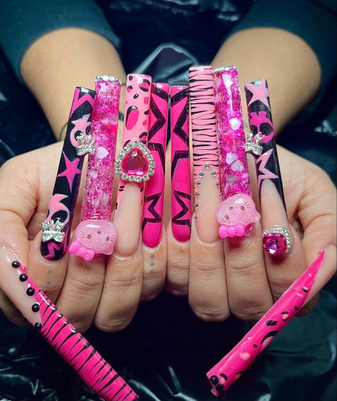 Long Hello Kitty Nails, Hot Pink Junk Nails, Hello Kitty Junk Nails, Hello Kitty Nails Stiletto, Hello Kitty Nail Set, Hello Kitty Nails Long, Black Hello Kitty Nails Long, Long Nail Designs Hello Kitty, Xxl Hello Kitty Nails