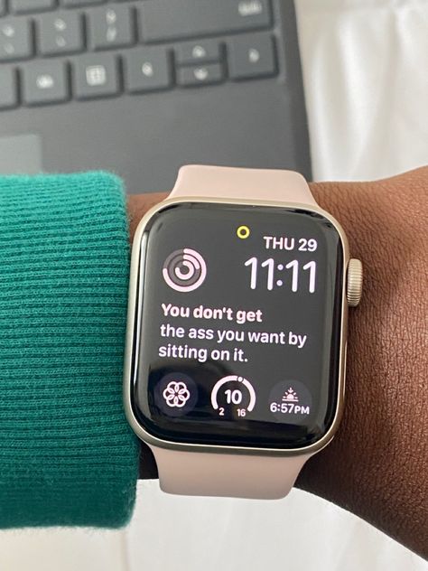 Apple Watch Layout, Astethic Pics, Motivation App, Pretty Iphone Cases, Homescreen Iphone, Apple Watch Accessories, Fashion Illustration Dresses, Apple Watch Faces, Girly Jewelry