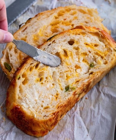 Honey Beer Bread, Jalapeno Cheese Bread, Cheddar Bread, Oven Bread, Dutch Oven Bread, Artisan Bread Recipes, Sally's Baking, Jalapeno Cheddar, Dutch Oven Recipes