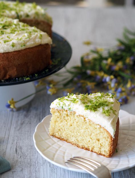 Tangy Lime Coconut Cake with lip smacking Lime Buttercream Frosting Lime Buttercream Frosting, Coconut Lime Cake, Lime Frosting, Lime Buttercream, Easy Mug Cake, Diy Easy Recipes, Lime Cake, Buttercream Frosting Recipe, God Mad