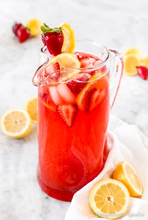 Sweet Strawberry Lemonade Sweet Lemonade Recipe, Homemade Simple Syrup, Homemade Lemonade Recipe, Homemade Strawberry Lemonade, Yummy Summer Drinks, Fresh Strawberry Recipes, Homemade Lemonade Recipes, Fun Summer Drinks, Summer Lemonade