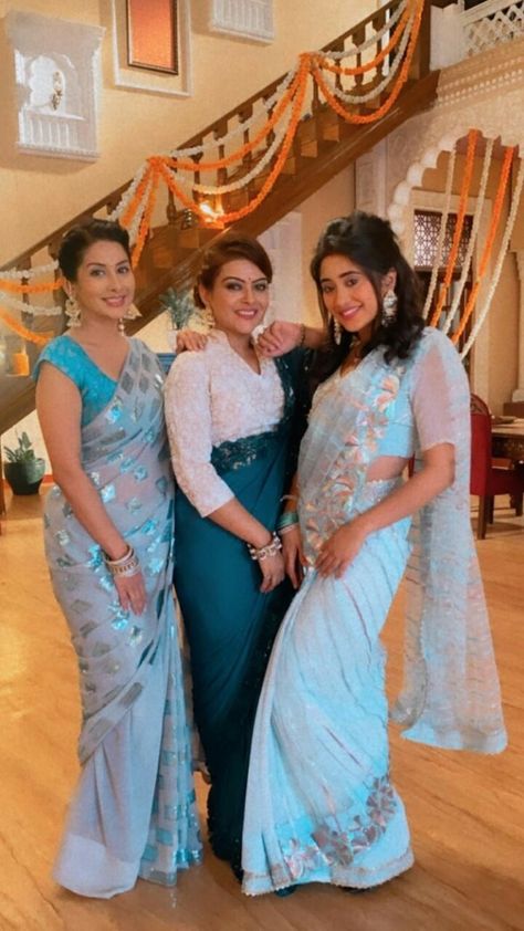 Naira Yrkkh, Shivangi Joshi Instagram, Indian Bride Outfits, Saree Poses, Sleeves Designs For Dresses, Trendy Sarees, Bride Clothes, Designs For Dresses, Saree Styles