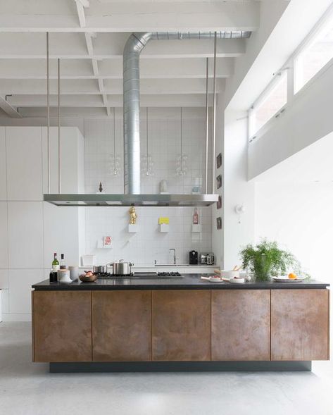 Warehouse Kitchen, Model Dapur, Contemporary Kitchen Cabinets, Kitchen Ikea, Industrial Kitchen Design, Kabinet Dapur, Interior Design Magazine, Design Industrial, Wooden Cabinets