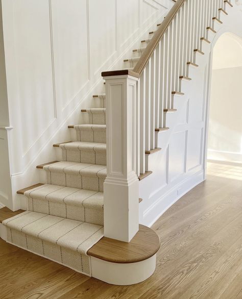 Cottage Stairs, Marie Flanigan Interiors, Carpet Staircase, Marie Flanigan, Stairs Renovation, Foyer Staircase, Staircase Runner, House Staircase, Oak Stairs