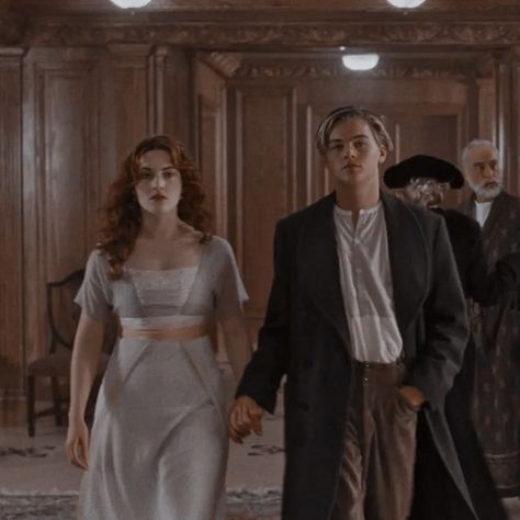 Photo of Jack and Rose from titanic. Jack Dawson Outfit, Rose Dawson Costume, Titanic Widget, Jack And Rose Pfp, Jack E Rose, Jack And Rose Halloween Costume, Jack And Rose Costume, Rose And Jack Titanic Aesthetic, Rose Dawson Aesthetic