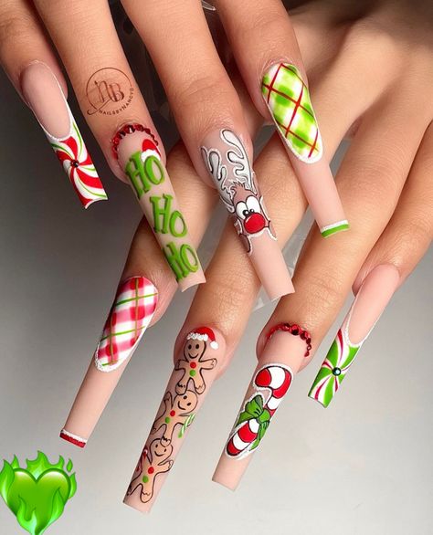 Grinch Nails Ideas, Christmas Nail Designs Cute, Christmas Nails Acrylic Gingerbread, Christmas Freestyle Nails, Ugly Sweater Nails, Christmas Nails Acrylic Green, Christmas Cartoon Nails, Christmas Nails Disney, Christmas Character Nails