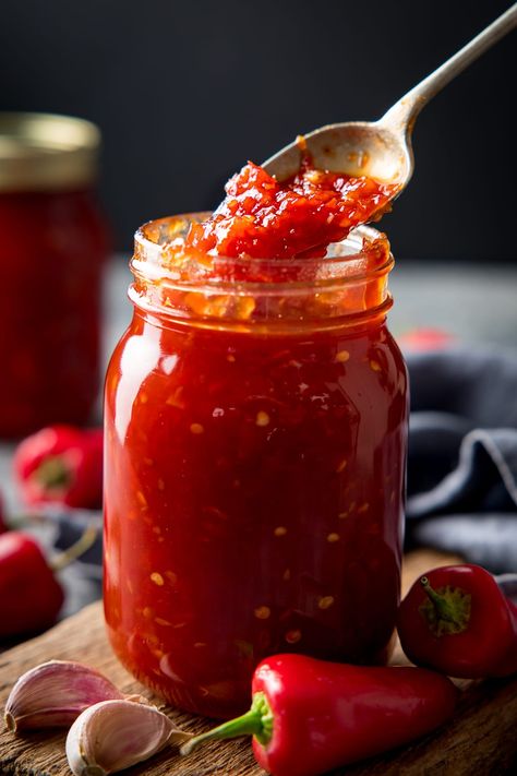 Sweet Chili Recipe, Chilli Sauce Recipe, Sweet Chilli Sauce Recipe, Homemade Chili Sauce, Beef Massaman Curry, Sweet Chili Sauce Recipe, Easy Chilli, Homemade Chilli, Chili Sauce Recipe