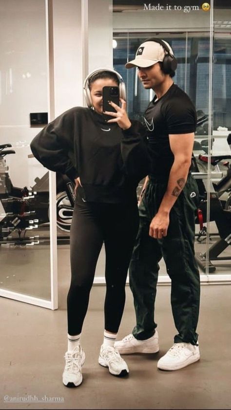 Partner Workouts, Hotel Workout, Gym Couple, Gym Partner, Sports Couples, People Working Together, Outfit Gym, Gym Pictures, Gym Photos