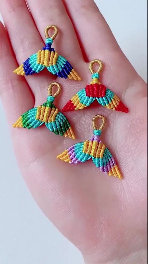 Bracelet tutorial handmade DIY video day 17 part 3 #handmade #bracelettutorial #craft #british #bracelet #beautifulbracelet #DIY #reels #reelsfb #reelsvideo #reels2023 | Bracelet DIY | Bracelet DIY · Original audio Simpul Makrame, قلادات متدلية, Anting Manik, Collar Macrame, Diy Bracelets With String, Macrame Bracelet Patterns, Diy Bracelets Tutorials, Bracelets Handmade Diy, Bracelet Craft Diy