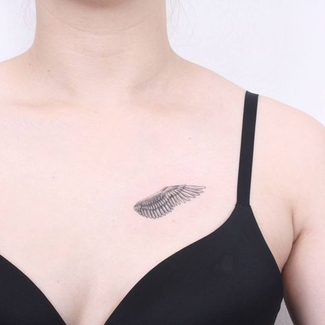 wing🧚🏻‍♀️ Single Wing Tattoo, Small Wing Tattoo, Tattoo Chest Woman, Wing Tattoo Arm, Small Wings Tattoo, Wing Tattoos, Small Chest Tattoos, Small Wing, Single Needle Tattoo