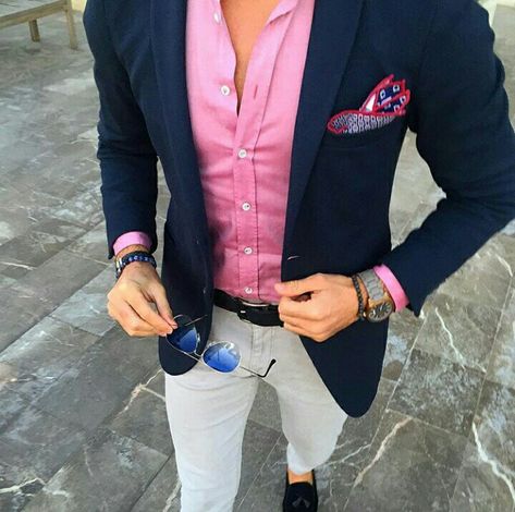 Men wears navy blue jacket, pink shirt & light grey pants color coordination for men who seeking for amazing men fashion with semi formal appearance Blue Blazer Outfit, Blazer Outfits Men, Mens Fashion Blazer, Sharp Dressed Man, Wedding Suits Men, Mens Fashion Suits, Tuxedos, Blazer Outfits, Gentleman Style