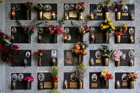 Tombstones Cemetery, Tombstone Designs, Momento Mori, Die Young, Niche Design, Tombstone, Graveyard, Dia De Muertos, Cemetery