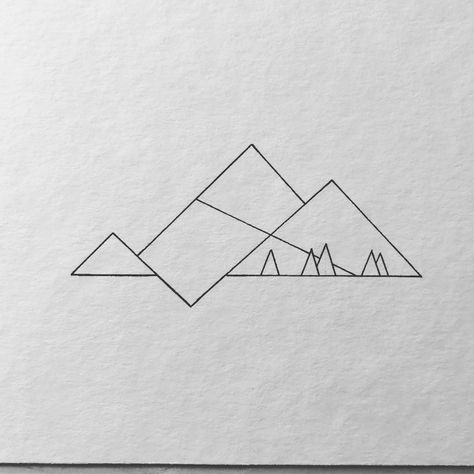 Berg Tattoo, Wellen Tattoo, Geometric Mountain Tattoo, Tattoo Mountain, Instagram Minimalist, Minimalist Mountain, Geometric Mountain, Handpoke Tattoo, Triangle Art