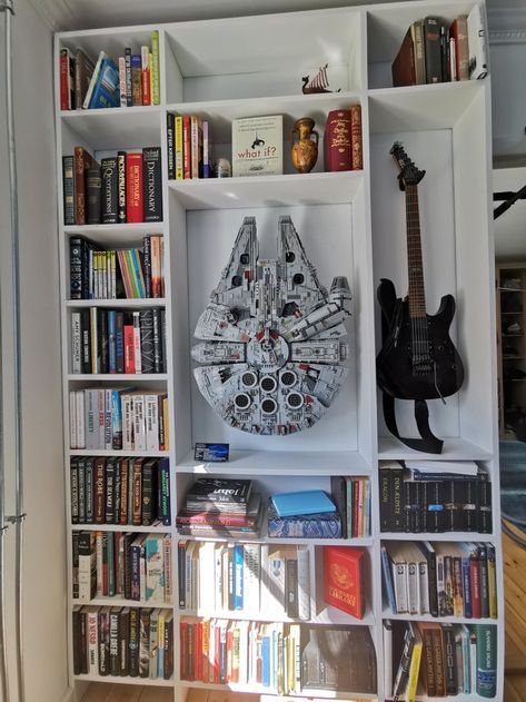 Star Wars Display, Lego Room Ideas, Studio In Casa, Lego Display Ideas, Lego Porsche, Lego Room Decor, Lego Decorations, Nerd Room, Star Wars Room