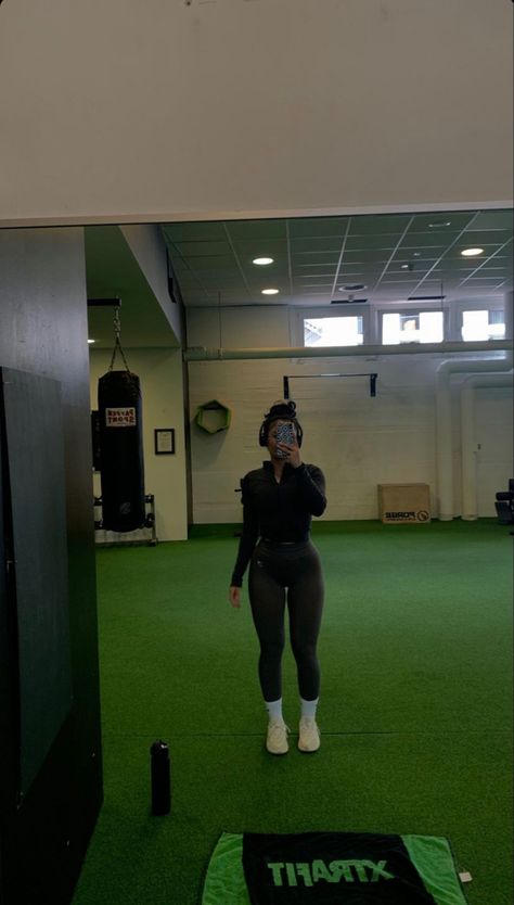 selfies, gym, mirror selfie, workout Cute Gym Selfies, Gym Selfie Female No Face, Gym Progress Pictures, Workouts Selfie, Gym Girl Mirror, Gym Selfie Aesthetic, Gym Poses Selfies, Gym Selfie Female, Workout Mirror Selfie