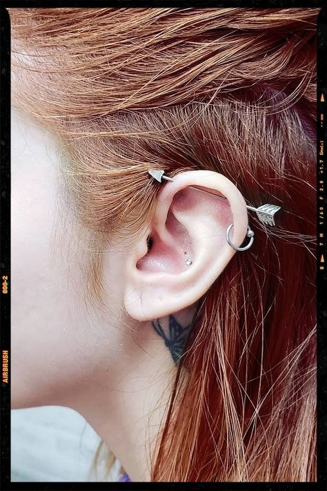 Industrial Piercing Idea Arrow Piercing Ears, Ear Percinings, Arrow Piercing, Industrial Piercing, Piercing Earrings, Ear Piercing, Nose Piercing, Make Design, Tattoos And Piercings