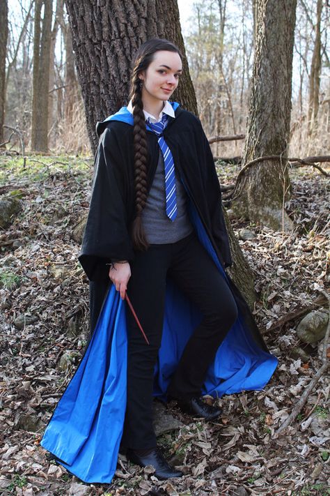 Ravenclaw Robes, Ravenclaw Cosplay, Hogwarts Birthday, Fanfiction Inspiration, Hogwarts Robes, Ravenclaw Quidditch, Ide Pose, 7 Birthday, Ravenclaw House