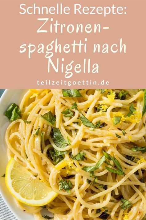 Zitronenspaghetti: Ein schnelles, leckeres Rezept, das sich problemlos   unter der Woche machen lässt. | Nigella Lawson Rezepte, schnelle   Rezepte, Pasta schnell einfach, Pasta vegetarisch, Spaghetti Rezepte,   Spaghetti Zitrone Rezepte Greek Diet, Nigella Lawson, Greek Recipes, Cooking Dinner, Food Items, Cherry Tomatoes, A Food, Spaghetti, Lemon