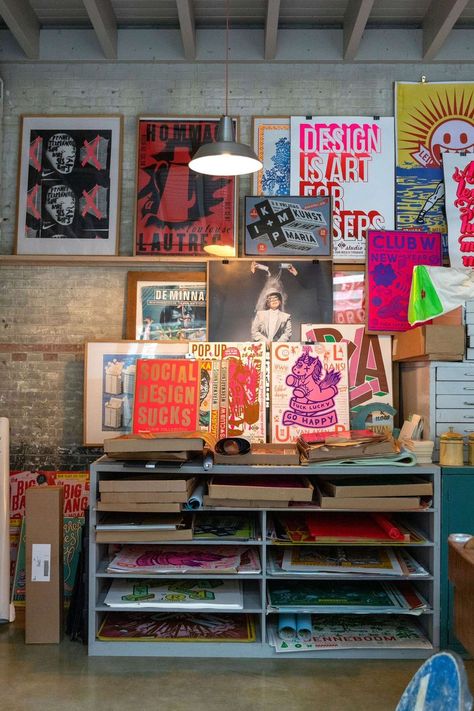 Graphic Design Studio Workspaces, Art Studio Design Workspaces, Creative Spaces Studio, Art Workshop Studio, Art Studio Design Ideas, Creative Studio Design, Workshop Design Studio, Office Design Inspo, Design Studio Space