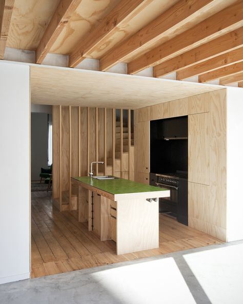 Conversion of a Townhouse in Brussels / Label architecture Rock Cottage, Plywood Ceiling, Casa Container, Architectural Practice, Wooden Ceilings, Japanese Interior, Home Building Design, Woodworking Projects Plans, House Extensions