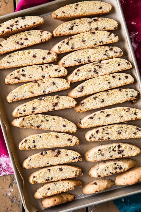 Have you ever wondered how to make biscotti at home?  These classic, twice-baked Italian cookies are incredibly easy to make and can be customized with your favorite add-ins. Recipe includes a how-to video! Chocolate Chip Biscotti Recipe, Breakfast In Italy, Best Biscotti Recipe, Chocolate Chip Biscotti, Italian Breakfast Recipes, Easy Biscotti Recipe, Biscotti Recipes, Sugar Spun Run, Italian Butter Cookies