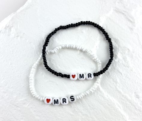 Long Distance Relationship Jewelry, Matching Couple Bracelets, Bracelet Couple, Couple Bracelets, Long Distance Relationship, Jewelry Card, Name Bracelet, Bracelets Handmade Beaded, Matching Couples