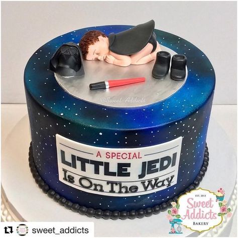 Star Wars Baby Shower Cake, Baby Jedi, Popular Baby Shower Themes, Star Wars Baby Shower, Cake Friends, Baby Shower Cakes Girl, Star Wars Cake, Baby Shower Diaper Cake, Star Wars Party