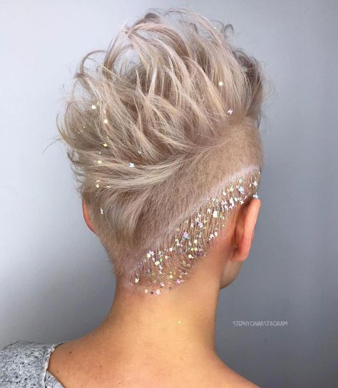 30 Beautiful Short Wedding Hairstyles for Brides Blonde Undercut Pixie, Ice Blonde, Wedding Hairstyles Bride, Undercut Pixie Haircut, Short Wedding Hair, Short Pixie Haircuts, Holiday Hairstyles, Undercut Hairstyles, Glitter Hair