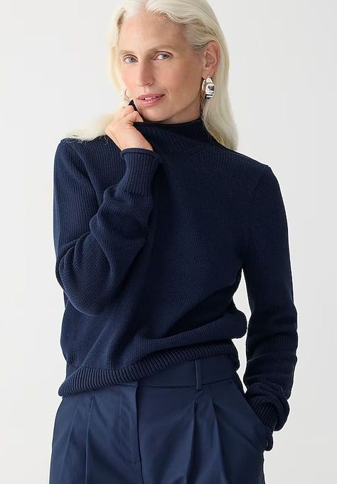 Navy pants outfit women