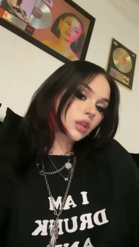 Edgy Hair Color, Margaret Elizabeth, Girls Tumbler, Maggie Lindemann, Edgy Hair, Famous Girls, Gothic Lolita, True Beauty, Maquillaje De Ojos