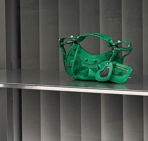 Green Balenciaga, Vintage Couture, Fashion Wishlist, Balenciaga Bag, Pinterest Girls, Designer Bag, Cute Bags, Backpack Purse, Vintage Bags