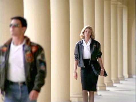 Classic scenes from Top Gun.... Maverick Casual Halloween Costumes, Kelly Mcgillis, Statement Jacket, Instyle Magazine, Movie Costumes, Tom Cruise, Historical Clothing, Halloween Outfits, Cool Outfits