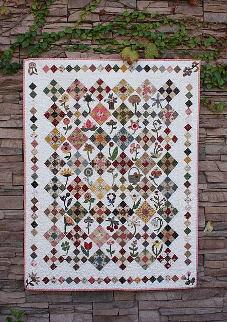 Calico Garden Quilt Garden Quilts, Floral Quilts, Quilt Patch, Amazing Quilts, Flower Garden Quilt, Appliqué Quilts, Wool Appliqué, The 12 Days Of Christmas, Nine Patch Quilt