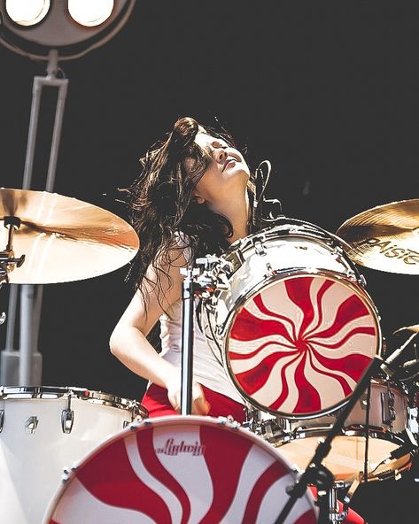 Jack White Aesthetic, The White Stripes Aesthetic, White Stripes Band, Scary Cakes, Drummer Girl, Meg White, Musician Photography, Rock And Roll History, 90s Rock